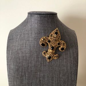 Vintage Florenza Coat of Arms Style Brooch Onyx Type Gem & Gold Filigree style